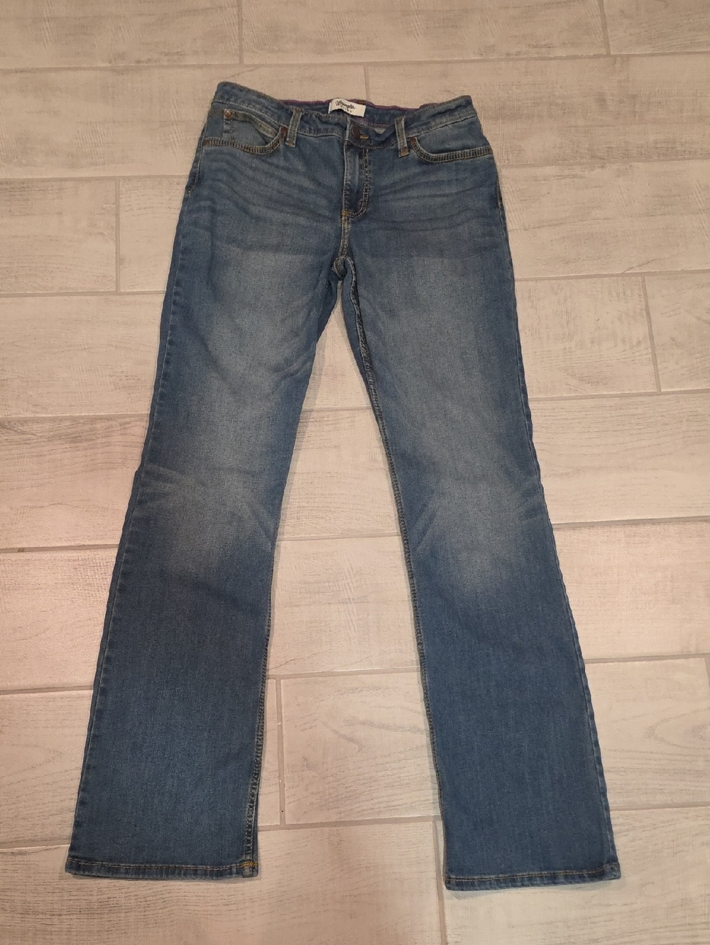Wrangler Retro Mid Rise Boot Junior's Size 11x36 Medium Wash Stretch